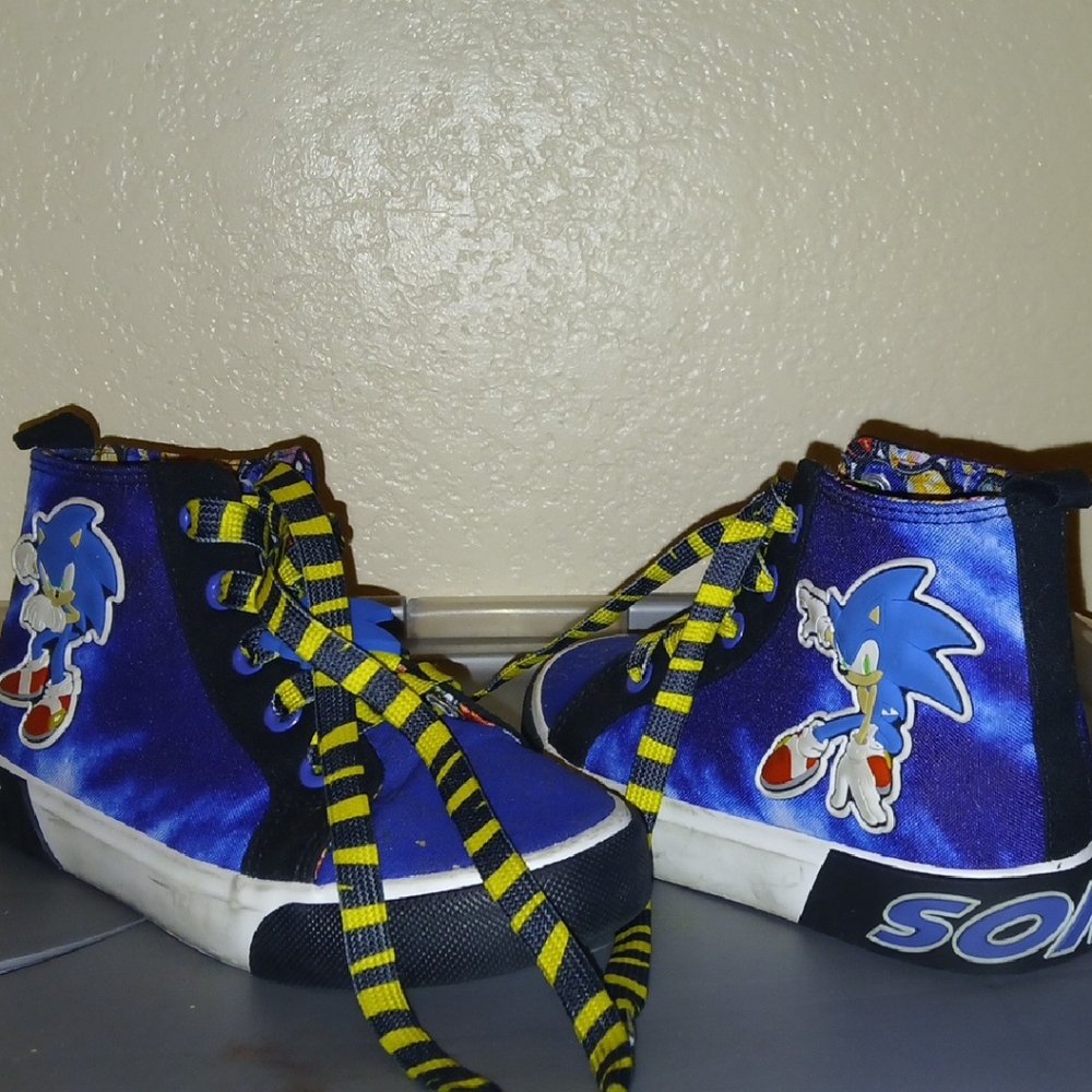 Sonic the Hedgehog High-Top Sneakers